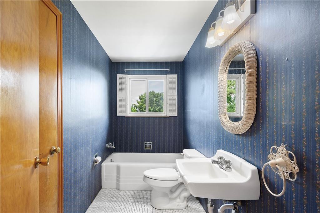 149 Meadows View Road Washington, PA 15301 - Photo 35 of 48 Family bath