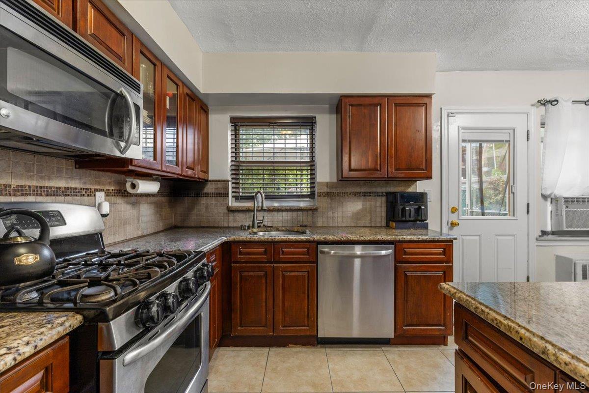 3303 Eastchester Road Bronx, NY 10469 - Photo 8 of 19