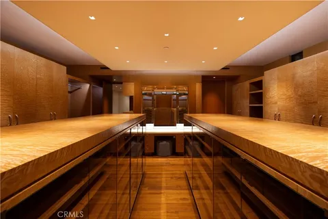 a view of entryway with workspace