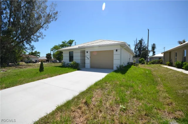 $2,600 | 2188 Barker Boulevard, Fort Myers, FL 33916