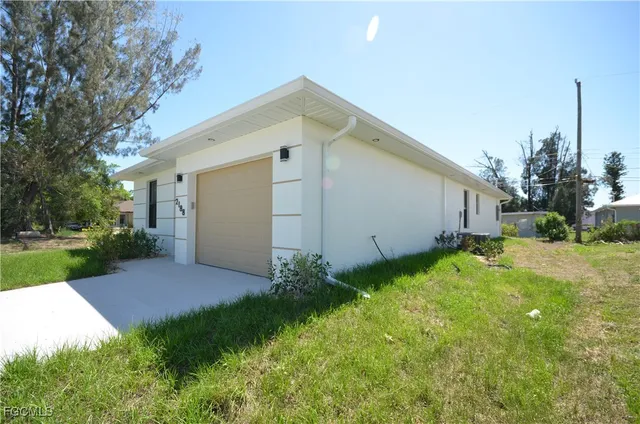 $2,600 | 2188 Barker Boulevard, Fort Myers, FL 33916