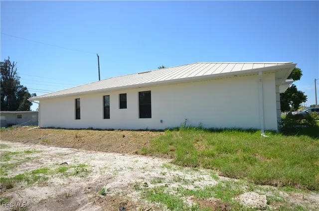 $2,600 | 2188 Barker Boulevard, Fort Myers, FL 33916