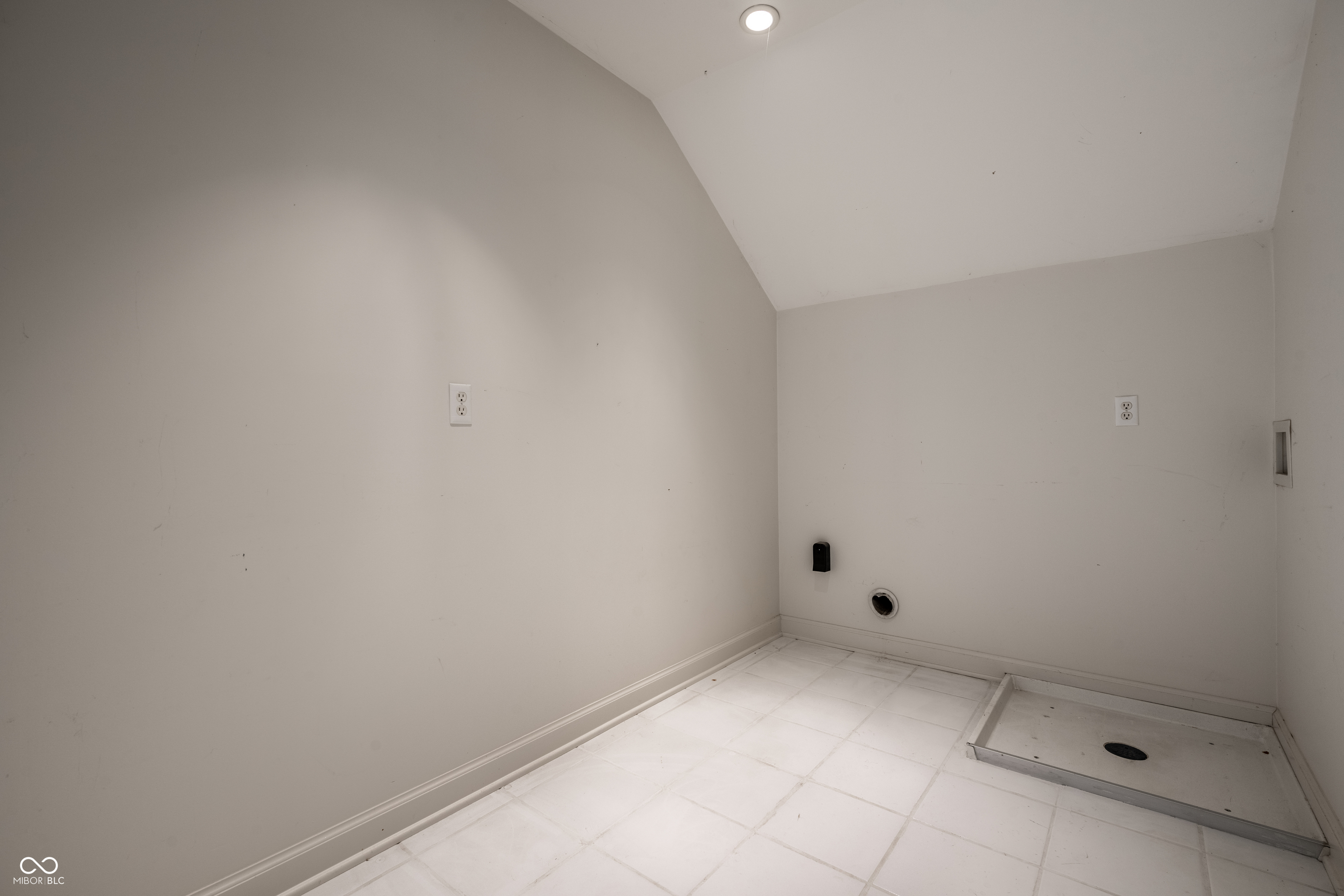 200 Wellington Road Indianapolis, IN 46260 - Photo 44 of 68 Gallery Image 44
