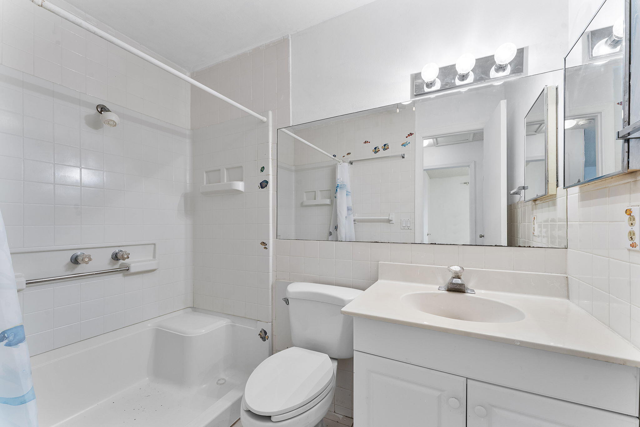 19592 Colorado Circle Boca Raton, FL 33434 - Photo 19 of 32 Primary Bathroom