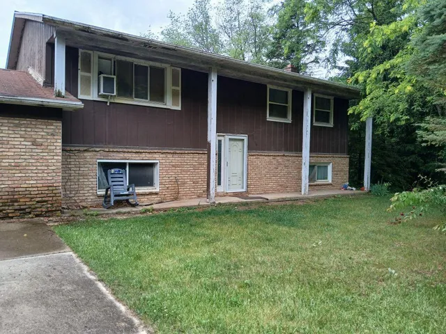 $345,000 | 5490 Pingree Road, Howell, MI 48843