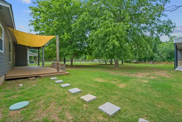 a view of a house with a backyard