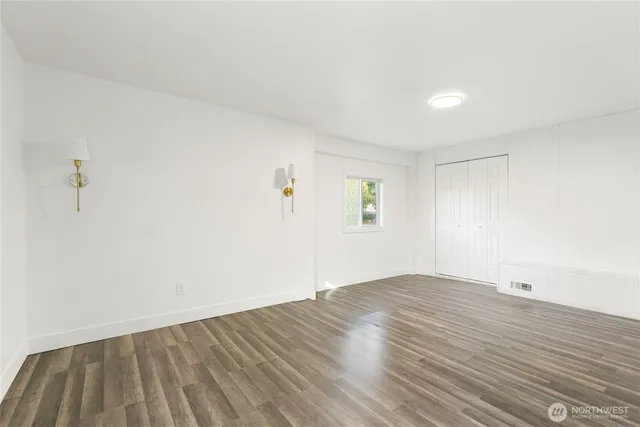 $590,000 | 19504 3rd Avenue South, Des Moines, WA 98148