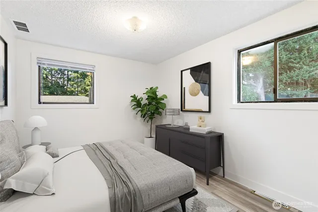 $590,000 | 19504 3rd Avenue South, Des Moines, WA 98148