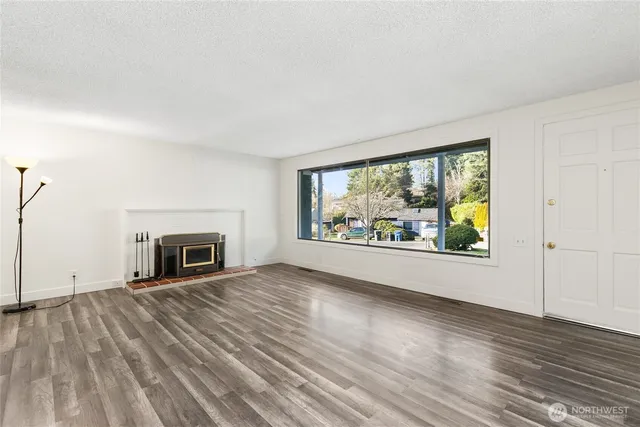 $590,000 | 19504 3rd Avenue South, Des Moines, WA 98148