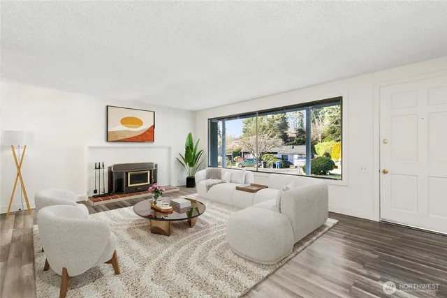 $590,000 | 19504 3rd Avenue South, Des Moines, WA 98148