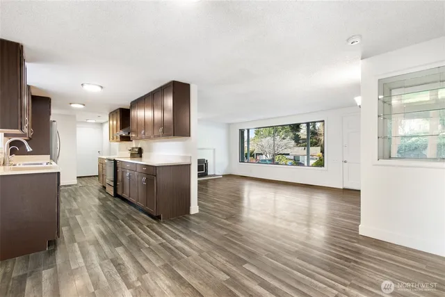 $590,000 | 19504 3rd Avenue South, Des Moines, WA 98148