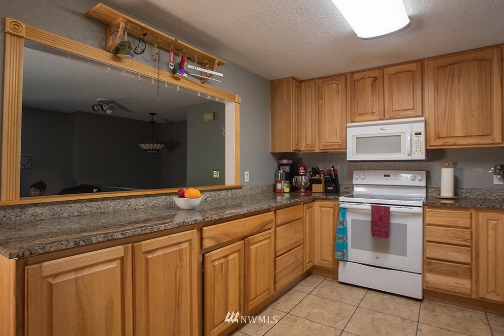 201 East Canyon View Road Belfair, WA 98528 - Photo 5 of 29