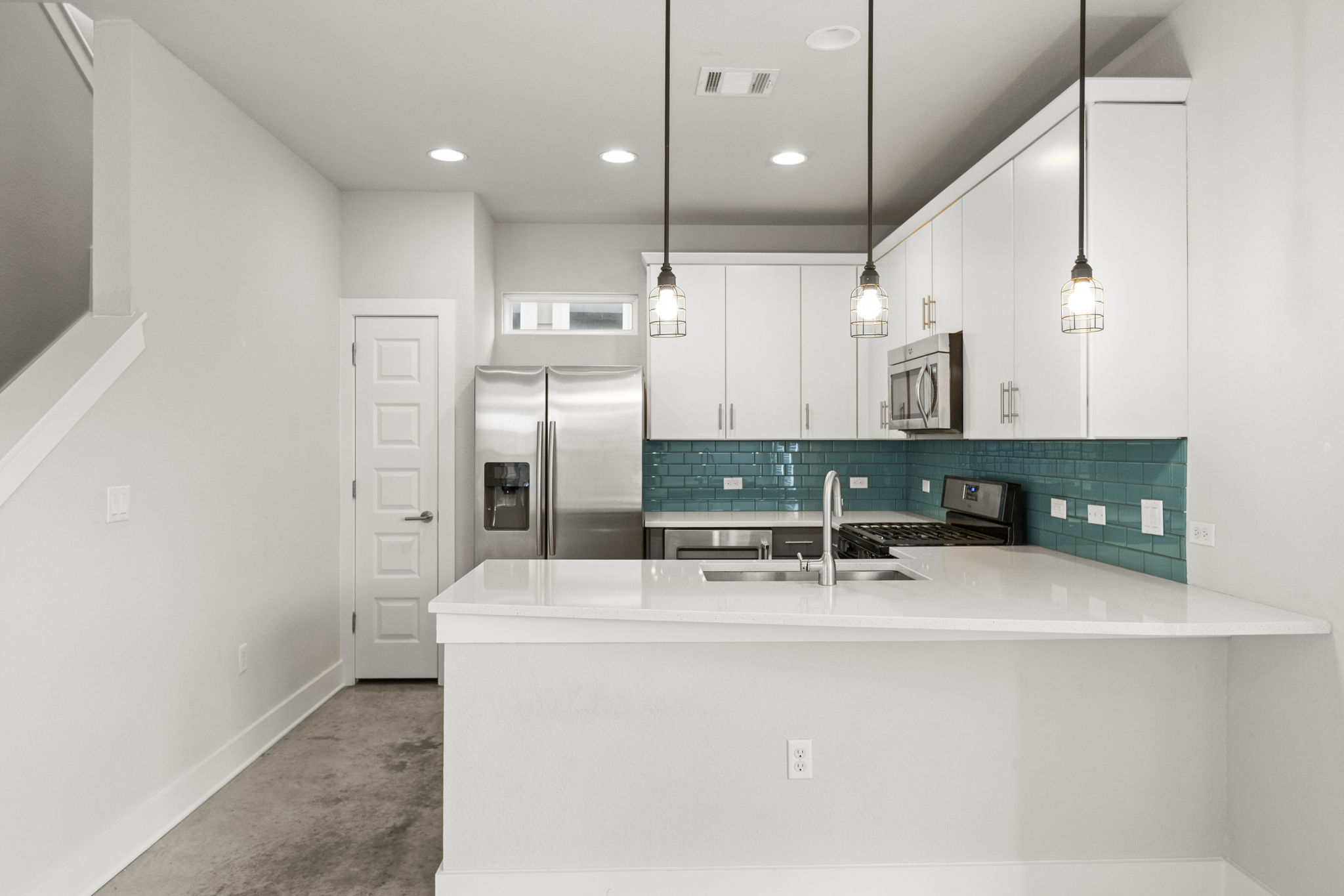 1904 Cleese Drive Austin, TX 78741 - Photo 5 of 39 Gallery Image 5