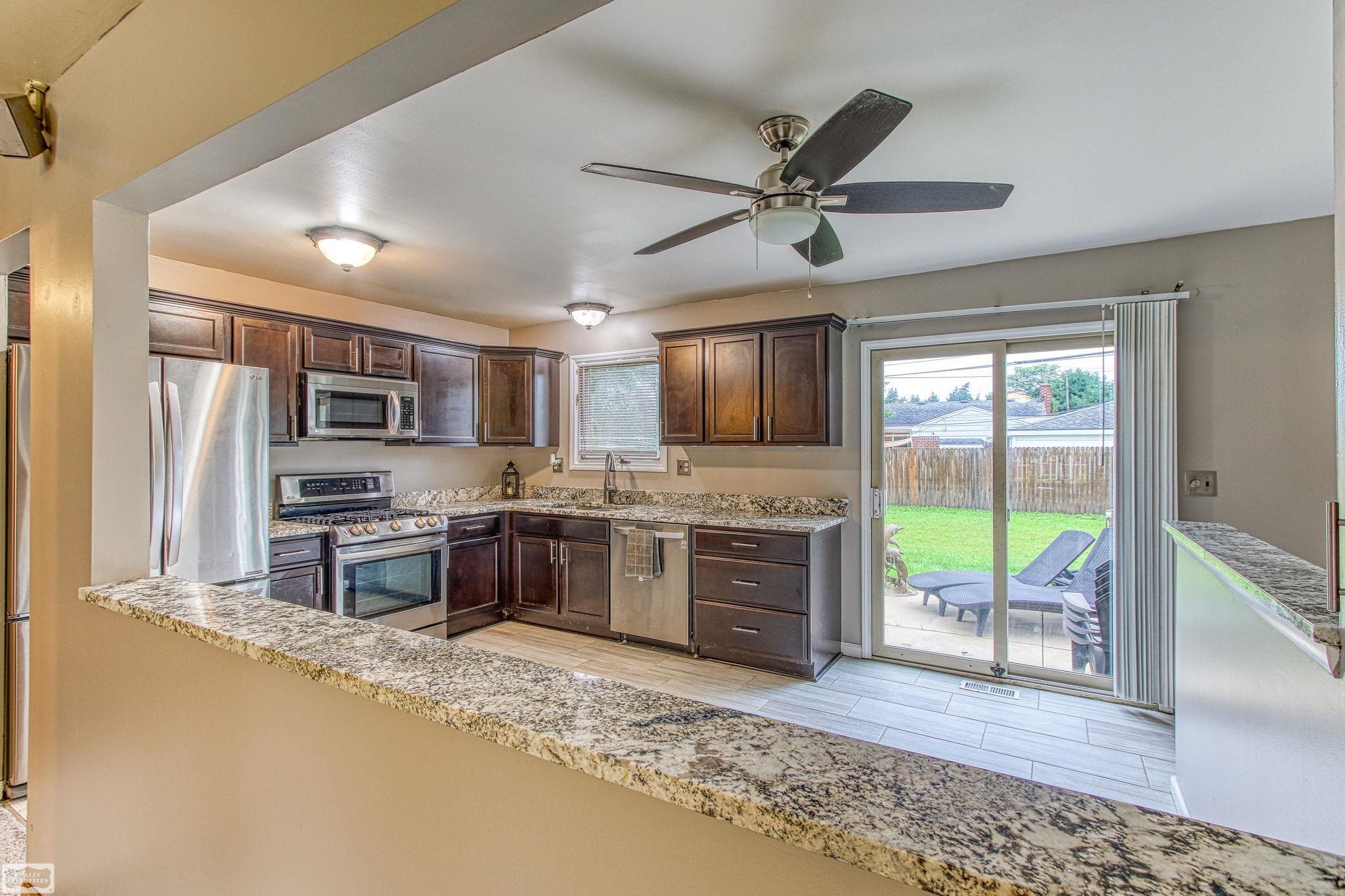 18527 Bittersweet Road Fraser, MI 48026 - Photo 10 of 46 50120102-9.JPG