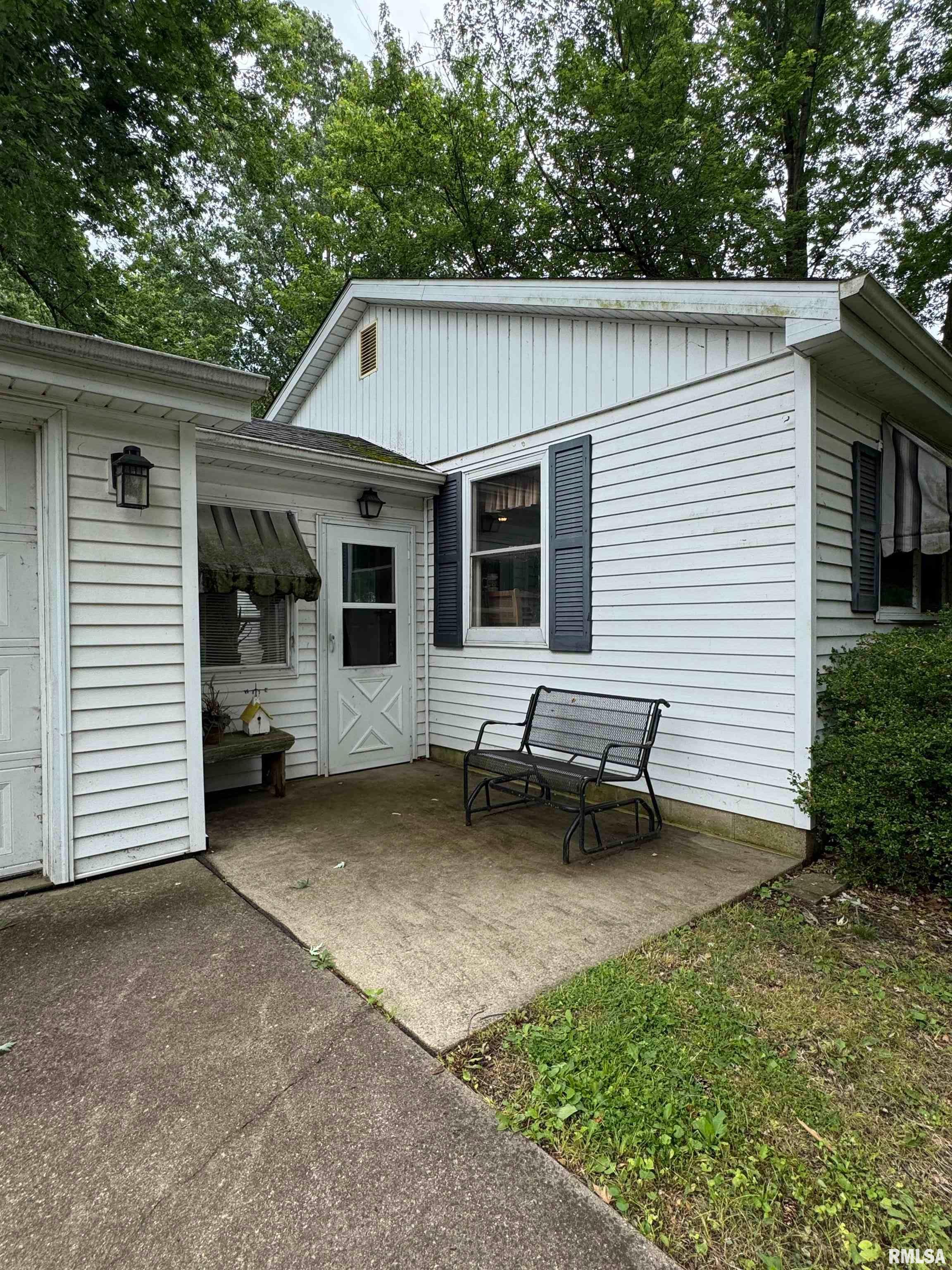 6924 Garden View Lane Springfield, IL 62712 - Photo 3 of 37