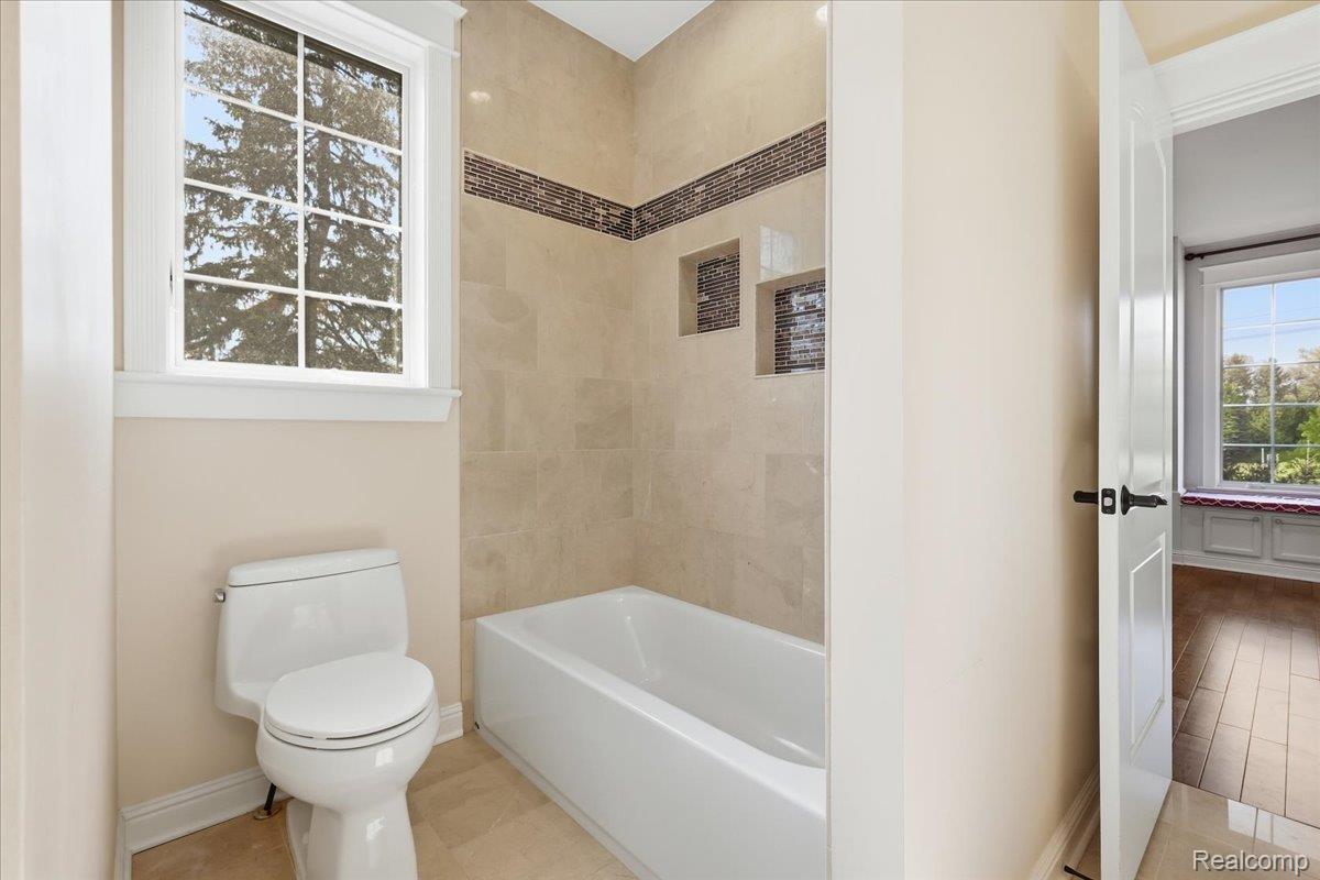 35339 West 13 Mile Road Farmington, MI 48331 - Photo 35 of 72 Jack & Jill Bathroom