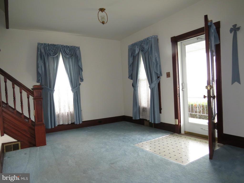 12710 Oakland Road Ridgely, MD 21660 - Photo 4 of 26 Living Room