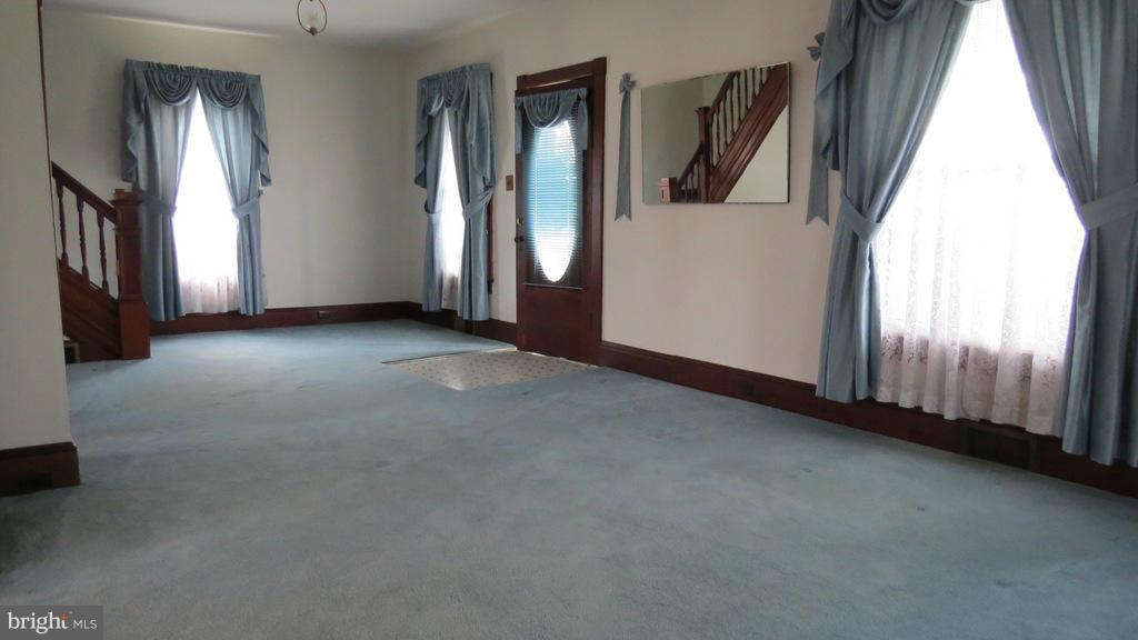 12710 Oakland Road Ridgely, MD 21660 - Photo 7 of 26 Living Room
