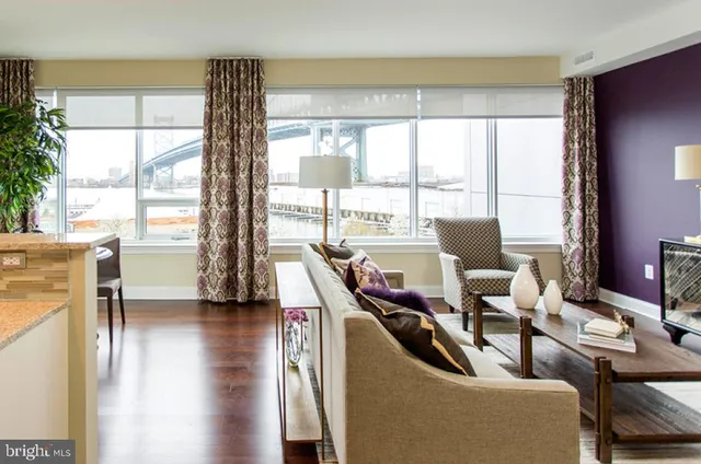 $2,350 | 235 North Christopher Columbus Boulevard, Unit 518, Philadelphia, PA 19106