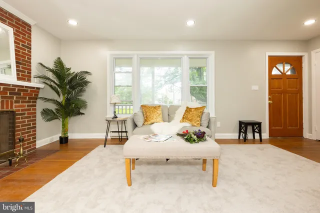 $2,650 | 25731 Ridge Road, Damascus, MD 20872