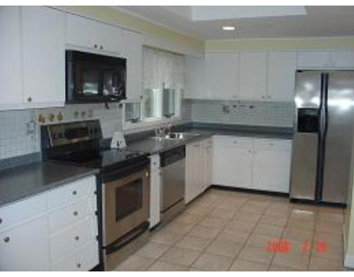 23 Hillview Road North Reading, MA 01864 - Photo 5 of 12 Gallery Image 5