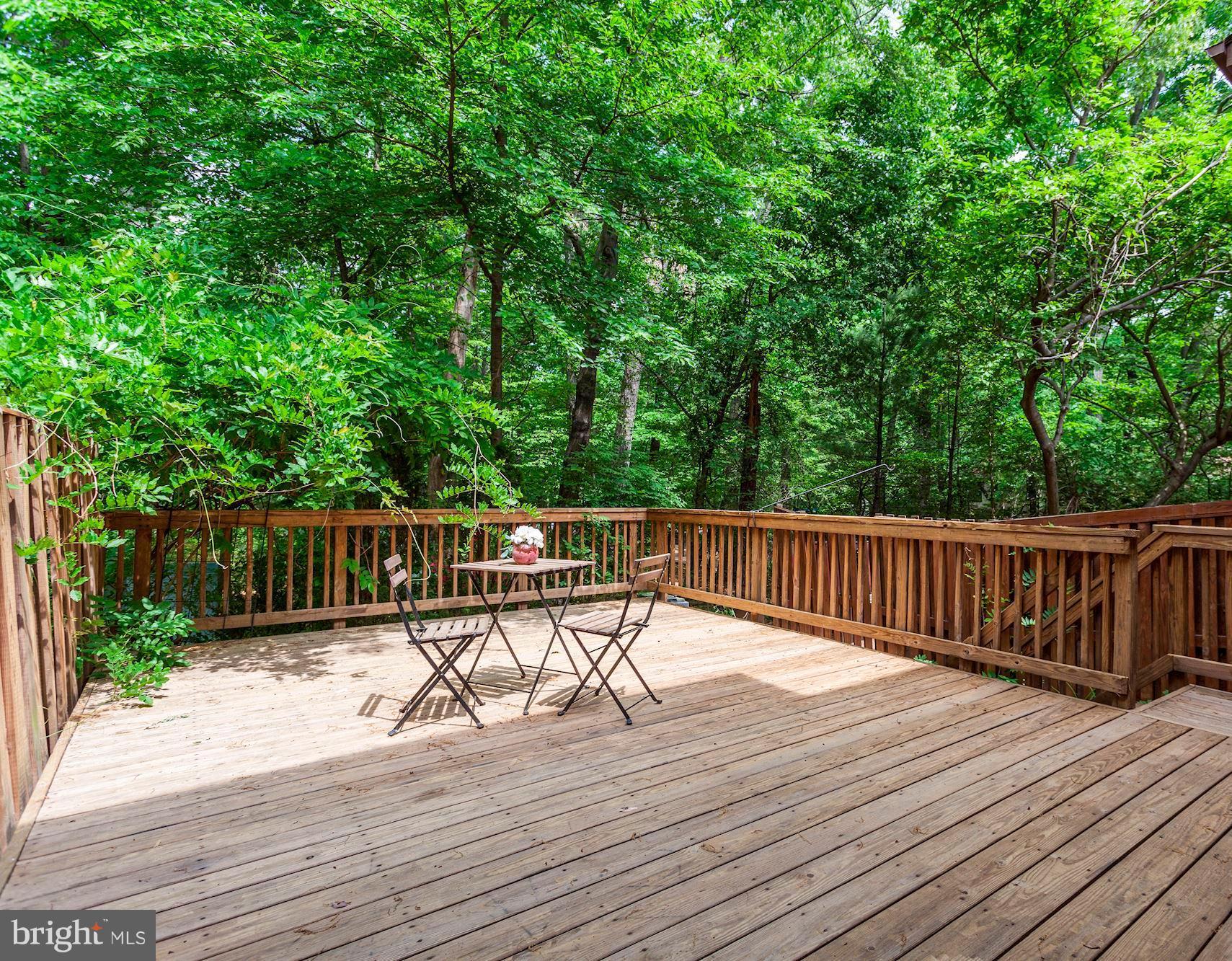 Huge deck backing to trees, great for entertaining