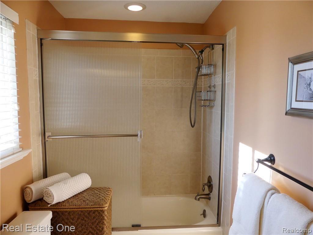 45119 Lemont Road Canton, MI 48187 - Photo 24 of 38 Ceramic wall tiled shower and floor