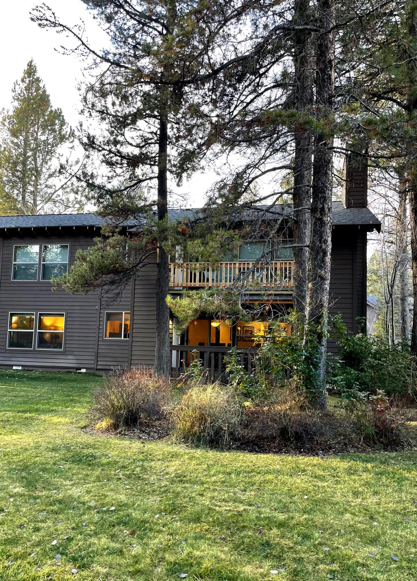 57376 Beaver Ridge Loop, Unit 33C1 Sunriver, OR 97707 - Photo 32 of 35 26-RearView-R33