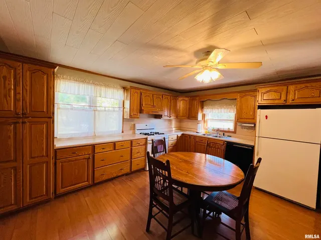 a view of a livingroom with furniture and entryway