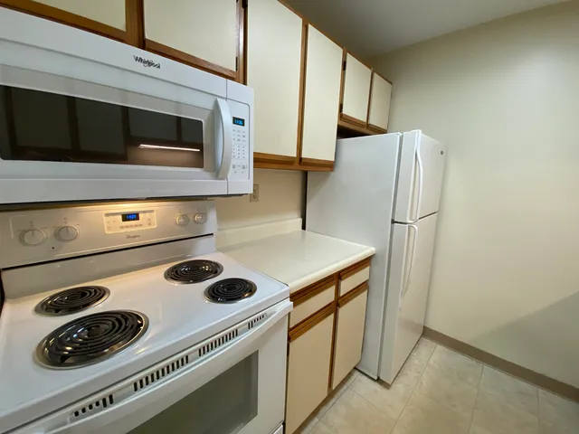 $1,850 | 177 Eastern Avenue, Unit 301, Manchester, NH 03104