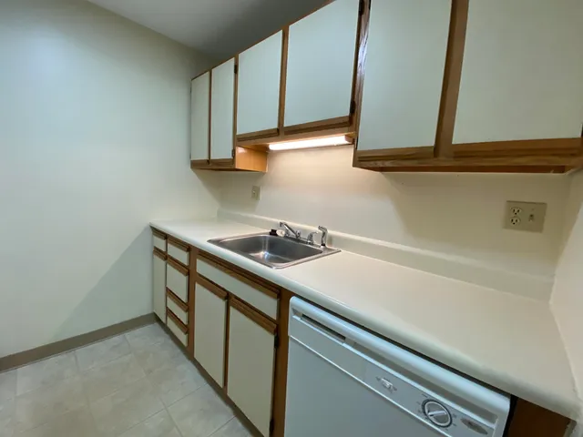 $1,850 | 177 Eastern Avenue, Unit 301, Manchester, NH 03104