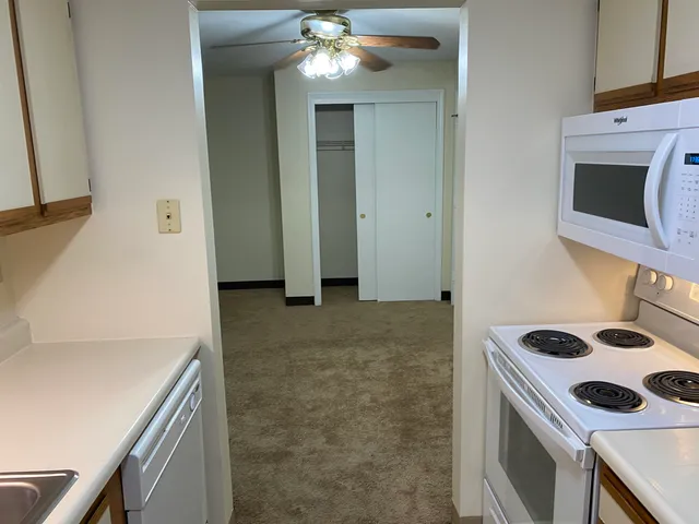 $1,850 | 177 Eastern Avenue, Unit 301, Manchester, NH 03104