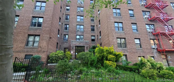 $1,950 | 102-35 64th Road, Unit 3K | Rego Park