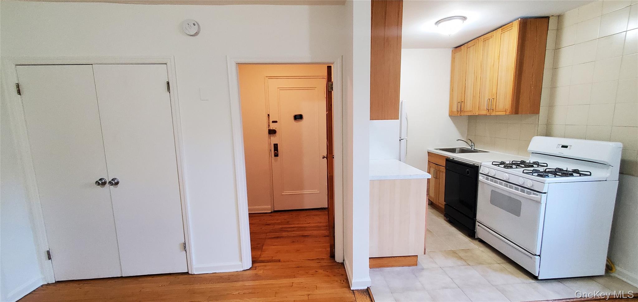102-35 64th Road, Unit 3K Queens, NY 11375 - Photo 3 of 11