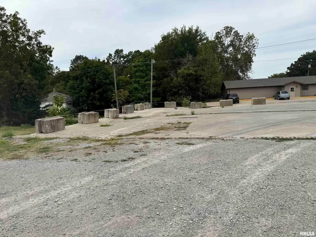 $149,900 | 901 North Victor Street, Christopher, IL 62822