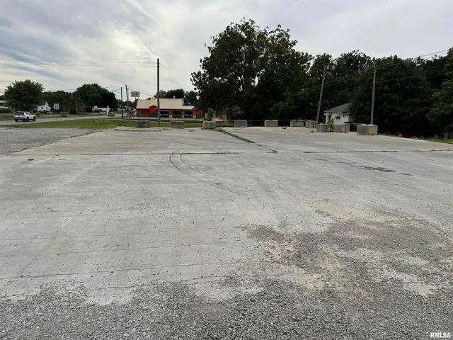 $149,900 | 901 North Victor Street, Christopher, IL 62822