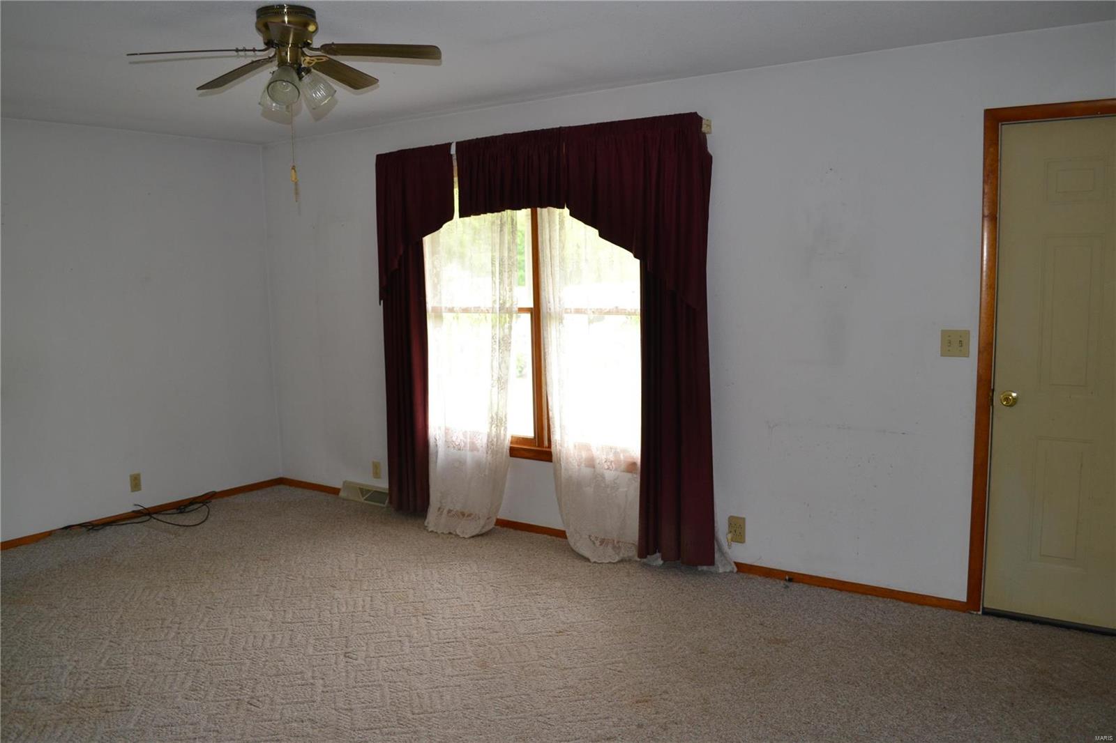 9524 Schuline Road Sparta, IL 62286 - Photo 3 of 20