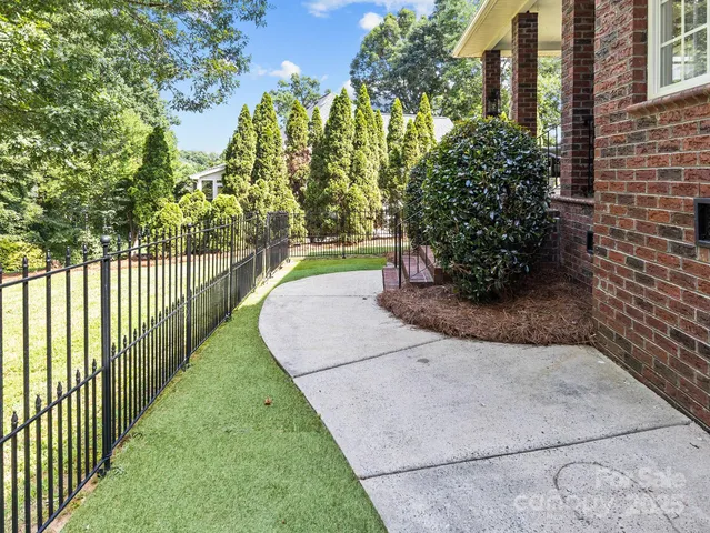 $765,000 | 150 Pinnacle Shores Drive, Mooresville, NC 28117