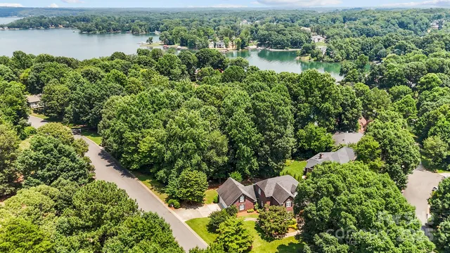 $765,000 | 150 Pinnacle Shores Drive, Mooresville, NC 28117