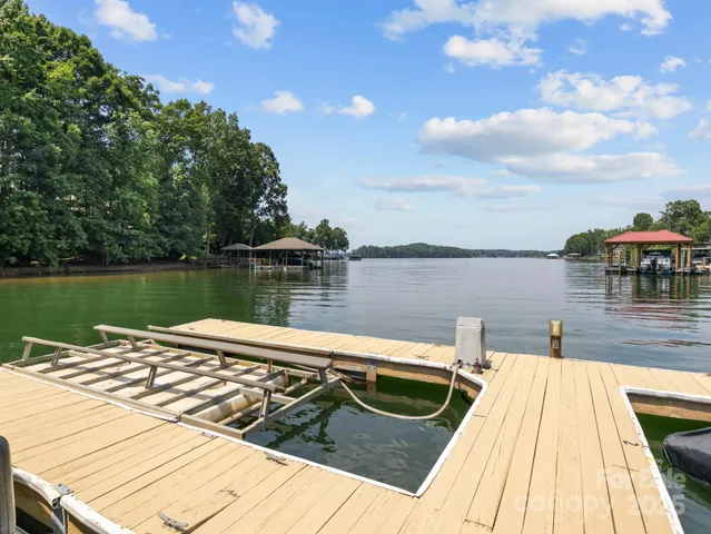 $765,000 | 150 Pinnacle Shores Drive, Mooresville, NC 28117