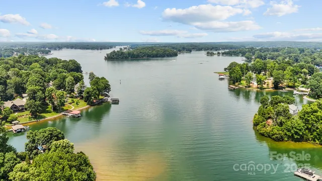 $765,000 | 150 Pinnacle Shores Drive, Mooresville, NC 28117