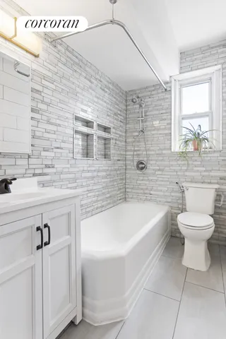 $615,000 | 140 East 2nd Street, Unit 5T | Windsor Terrace