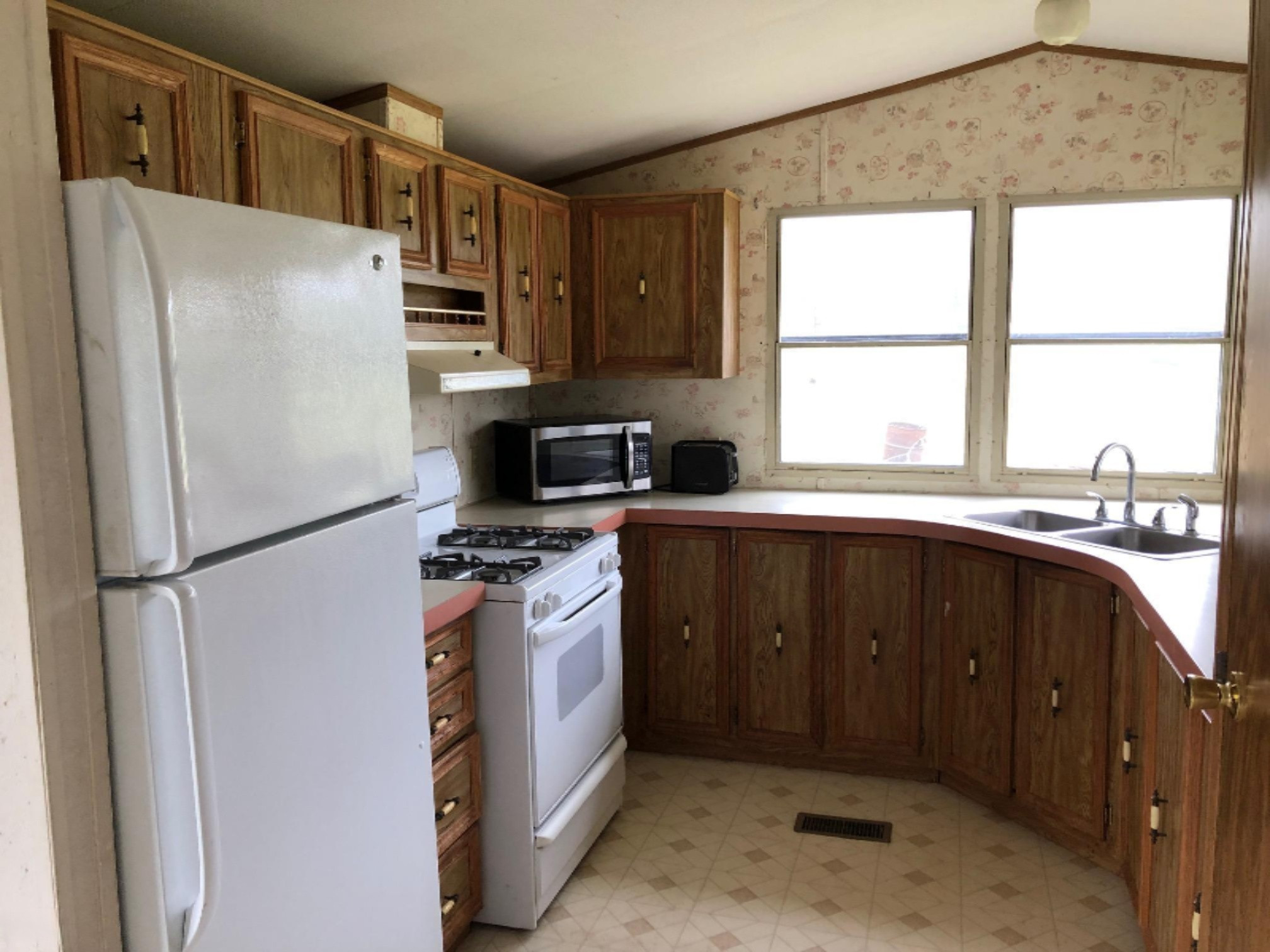 5101 Schaeffer Road Ionia, MI 48846 - Photo 3 of 13 IMG_0282