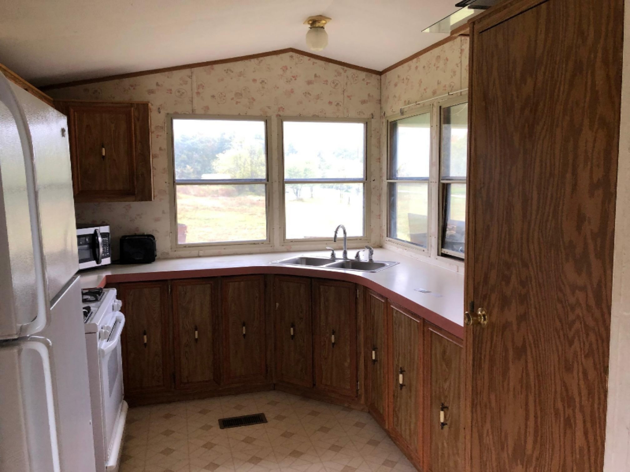 5101 Schaeffer Road Ionia, MI 48846 - Photo 4 of 13 IMG_0283