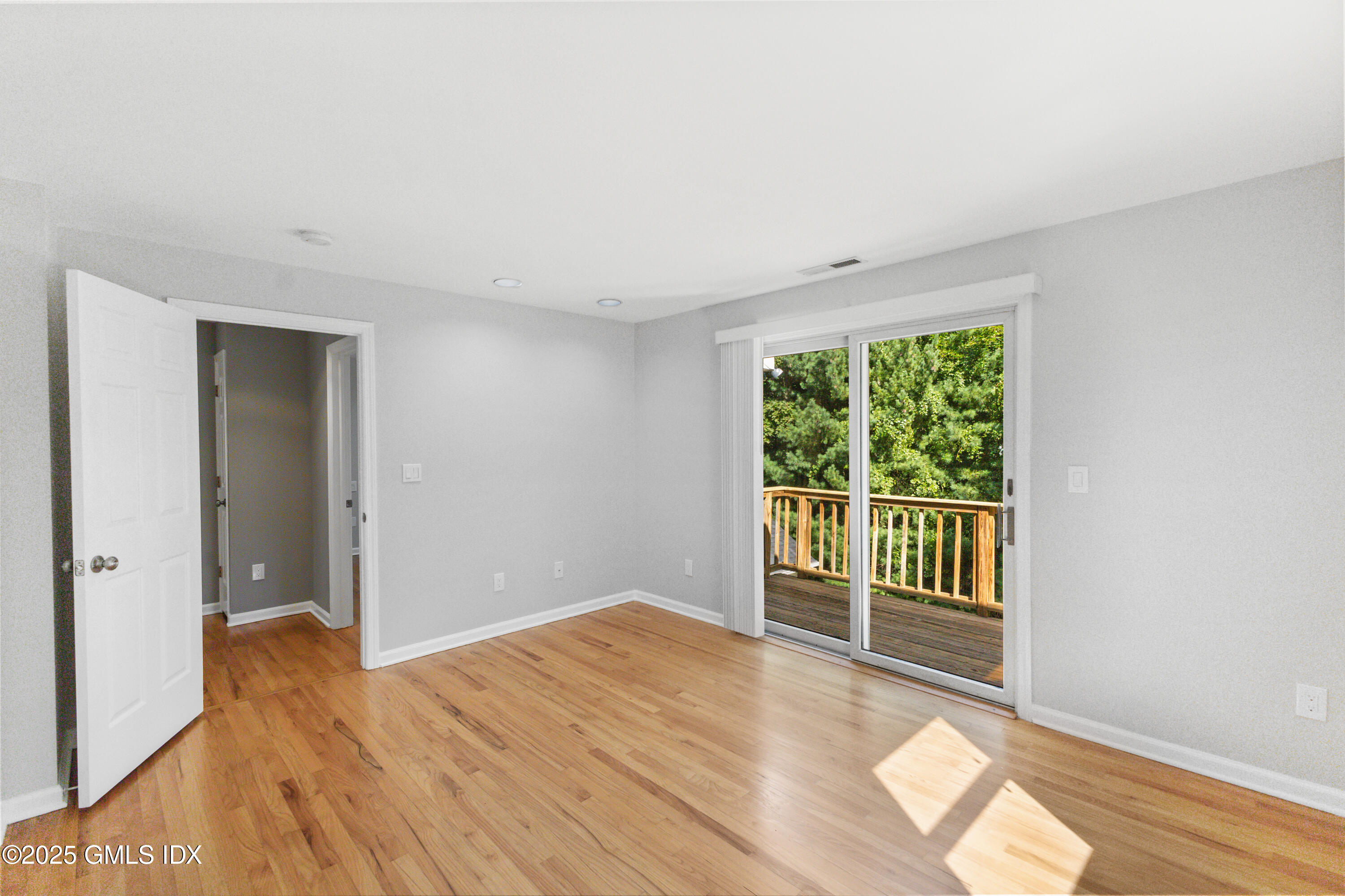 63 Riverside Avenue Riverside, CT 06878 - Photo 12 of 26 23-print-63-riverside-ave