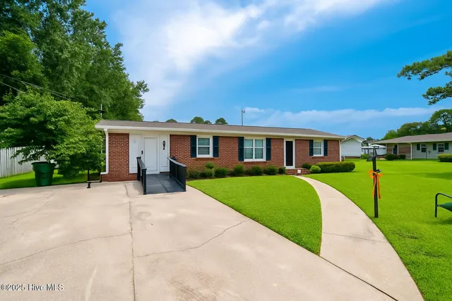 $158,500 | 72 Village Drive, Whiteville, NC 28472
