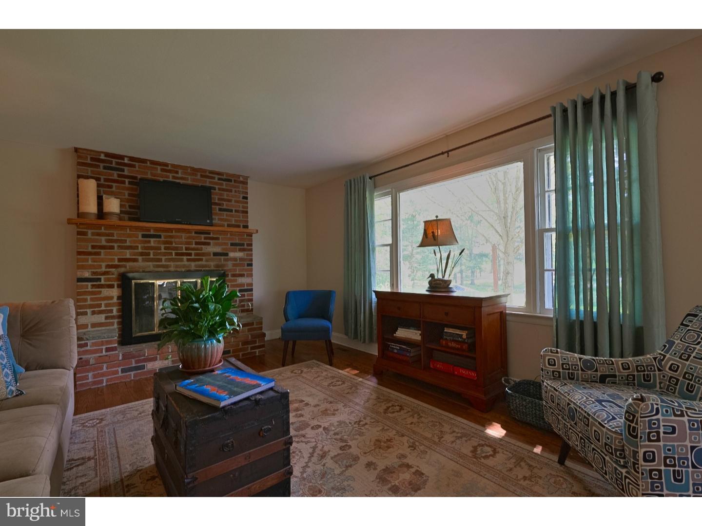 351 Marshall Road Downingtown, PA 19335 - Photo 8 of 23 Family Room