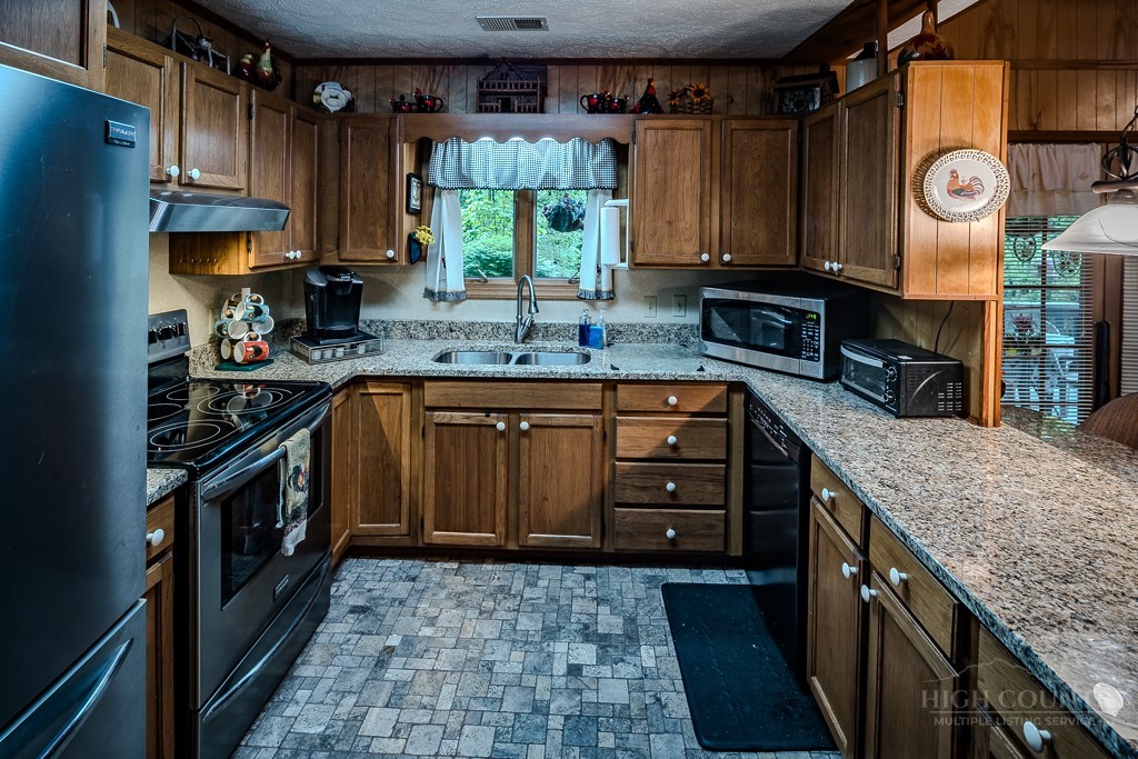 124 Laurel Brook Road Newland, NC 28657 - Photo 24 of 49