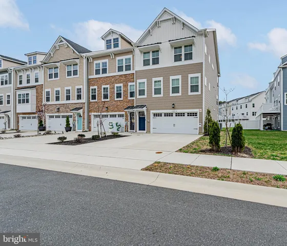 $565,000 | 12437 Oak Leaf Lane, Unit 6, Berlin, MD 21811