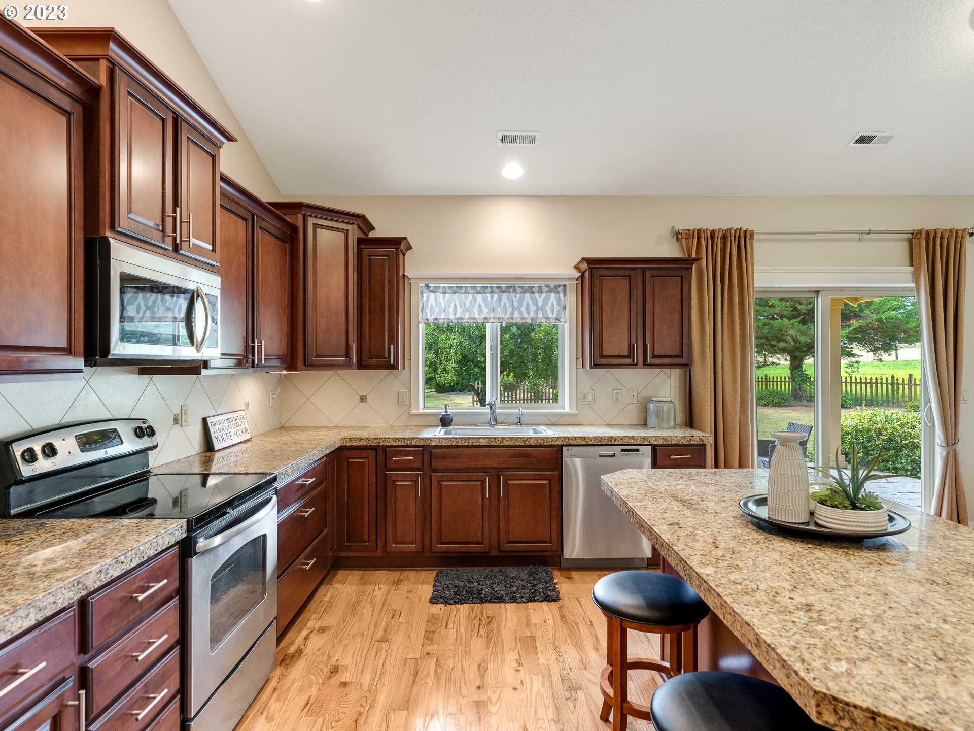 23865 Northeast Larkins Road Newberg, OR 97132 - Photo 19 of 48 Gallery Image 19